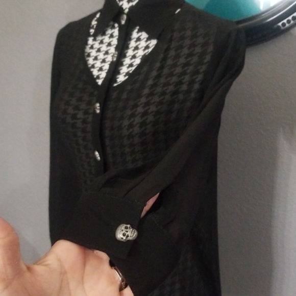 Sheer Skull Button Blouse - Picture 7 of 8